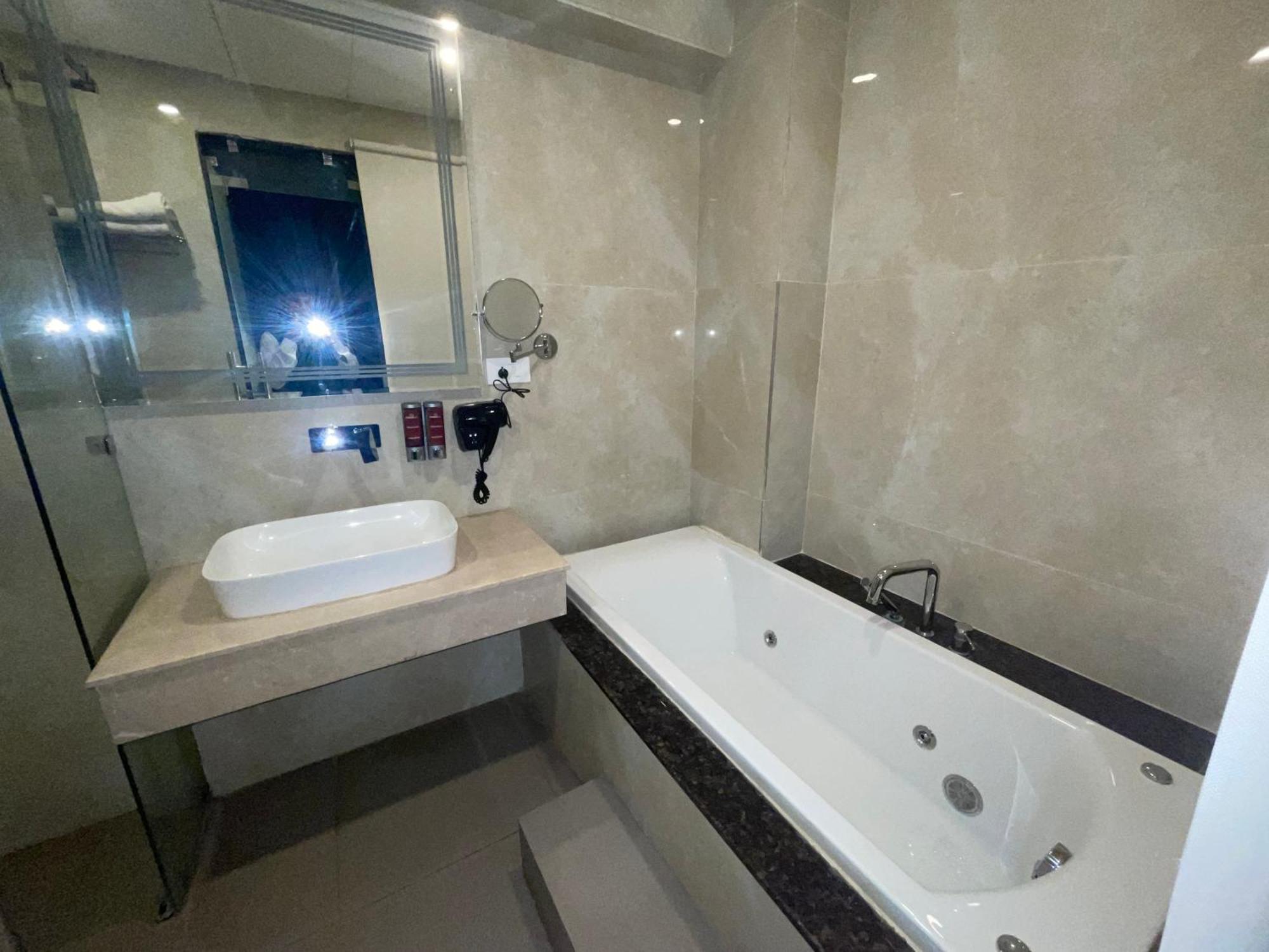 Pride Hotel And Resort רישיקש מראה חיצוני תמונה